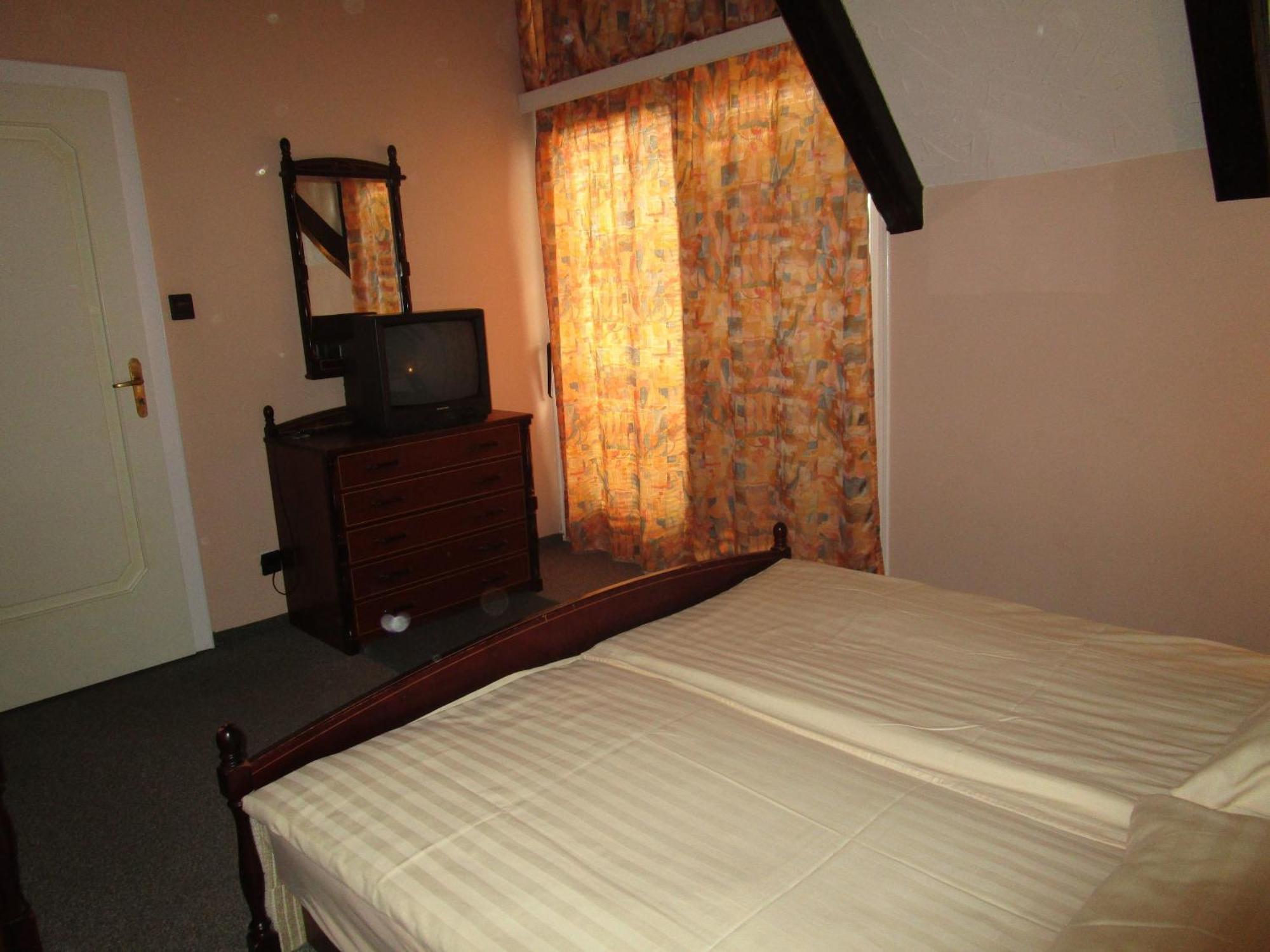 Haus Sonnenhof Otel Siofok Oda fotoğraf